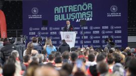 Bakan Kasapoğlu antrenörlerle bir araya geldi