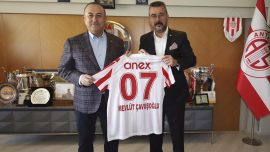 Dışişleri Bakanı Çavuşoğlu Antalyaspor'u ziyaret etti