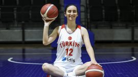 İşitme engelli kadın milli basketbolcular Yunanistan'da "ses" getirmek istiyor