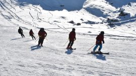 Vanlı kayakçılar yarışlara Hakkari'de hazırlanıyor