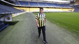 Fenerbahçe depremzede Mehmet Akif Ağaç'ı statta ağırladı