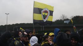 Fenerbahçe taraftarı TFF'yi protesto etti