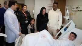 Lincoln Henrique'den yaralı depremzedelere ziyaret