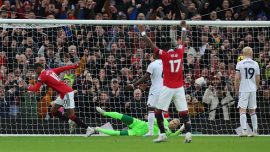 Manchester United zirve takibini sürdürdü