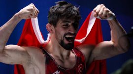 Milli güreşçi Kerem Kamal'dan altın madalya