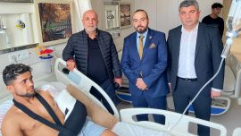 Alanyaspor Başkanı Hasan Çavuşoğlu kazada yaralanan futbolcuları ziyaret etti