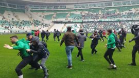 Bursaspor-Amedspor maçı öncesi futbolcular arasında arbede çıktı