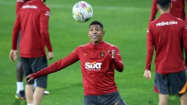 Galatasaray Van Aanholt'u PSV'ye kiraladı