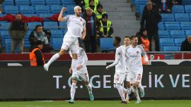 Ümraniyespor Trabzonspor galibiyetiyle lige tutundu