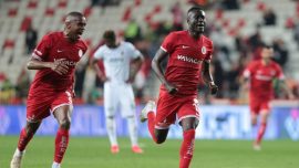 4 gollü Akdeniz derbisi Antalyaspor'un