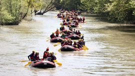 Adrenalin tutkunları Melen Çayı'nda rafting yaptı