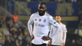Beşiktaş'ta Masuaku belirsizliği sürüyor