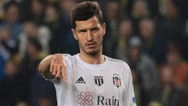 Beşiktaş'ta Salih Uçan göz dolduruyor