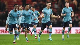 Burnley Premier Lig'e yükselmeyi garantiledi