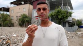 Enkazından çıkartılan Hataylı sporcu hedeflerinden vazgeçmeyerek başarıya ulaştı
