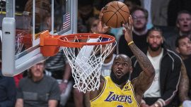LeBron James rekor kırdı, Lakers seride 3-1 öne geçti
