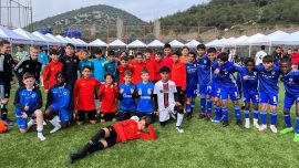 Uluslararası 12 Yaş Altı İzmir Cup'ta heyecan sürüyor