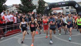 Zonguldak'ta 2. Ulusal Devrek Safder Kartoğlu Yarı Maratonu koşuldu