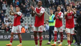 Arsenal zirve takibini sürdürdü