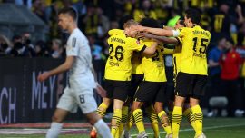 Borussia Mönchengladbach'ı 5-2 yenen Borussia Dortmund, zirve yarışından kopmadı