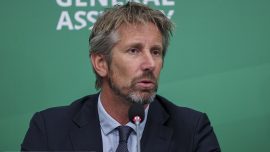 Edwin van der Sar Ajax'taki görevinden ayrılıyor