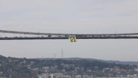 İstanbul'da köprülere Fenerbahçe bayrakları asıldı
