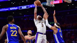 Lakers Warriors'ı farklı yenerek seride öne geçti