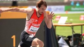 Milli atlet Berke Akçam'dan gümüş madalya