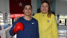 Milli boksör Busenaz Sürmeneli Avrupa Oyunları için Kastamonu'da kampa başladı
