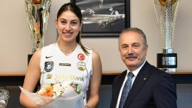 VakıfBank'ta Kübra Akman ile yollar ayrıldı