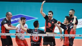 Voleybol Efeler Ligi'nde Ziraat Bankkart üst üste üçüncü kez şampiyon