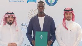 Al-Ahli, kaleci Mendy'yi renklerine bağladı