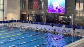 Bolu'da çocuk ve yetişkinler "Yüzme Bilmeyen Kalmasın" projesiyle yüzmeyi öğreniyor