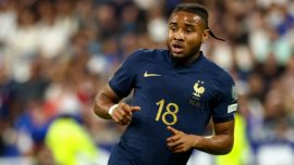 Chelsea Christopher Nkunku'yu renklerine bağladı