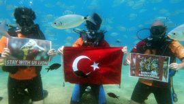 Galatasaray taraftarları şampiyonluğu deniz dibinde kutladı