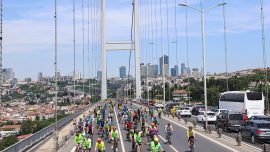 İstanbul'da bisiklet tutkunları kıtalar arası pedal bastı