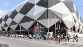 İzmir'de depremde hayatını kaybeden sporcular anısına saygı yürüyüşü