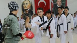 Kayseri'de kırsal mahallelerdeki çocuklar jandarma öncülüğünde sporla tanıştı