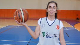 Serebral palsi hastası Begüm'ün hayatı basketbolla değişti