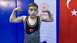Taha Akgül'ü örnek alan depremzede güreşçi birinciliği hedefliyor