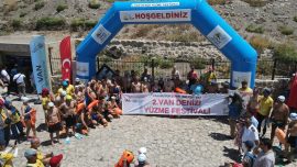 "2. Van Denizi Yüzme Festivali" sona erdi