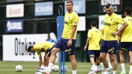 Fenerbahçe'nin yeni transferi Dzeko takımla ilk antrenmanına çıktı