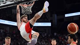 12 Dev Adam İzlanda'yı 99-72 mağlup etti