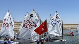 Hirfanlı Baraj Gölü Optimist Yelken Yarışları Kırşehir'de başladı