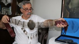 Pehlivan dedesinin Kırkpınar'da 84 yıl önce kazandığı "kemer"i özenle koruyor