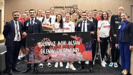 Avrupa şampiyonu Filenin Sultanları olimpiyat elemeleri için Japonya'ya gitti