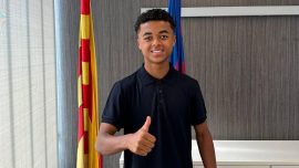 Barcelona Kluivert'ın 16 yaşındaki oğlu ile profesyonel sözleşme imzaladı