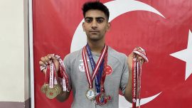 "Ben de yapabilirim" diyerek başladığı halterde 8 yılda 8 şampiyonluk kazandı