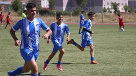 Depremzede çocuklar "kaybedenin olmadığı" futbol turnuvasında moral buluyor
