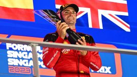 F1 Singapur Grand Prix'sini Carlos Sainz kazandı